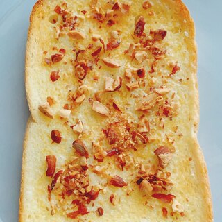簡単食パン☆バターたっぷりのアーモンドトースト